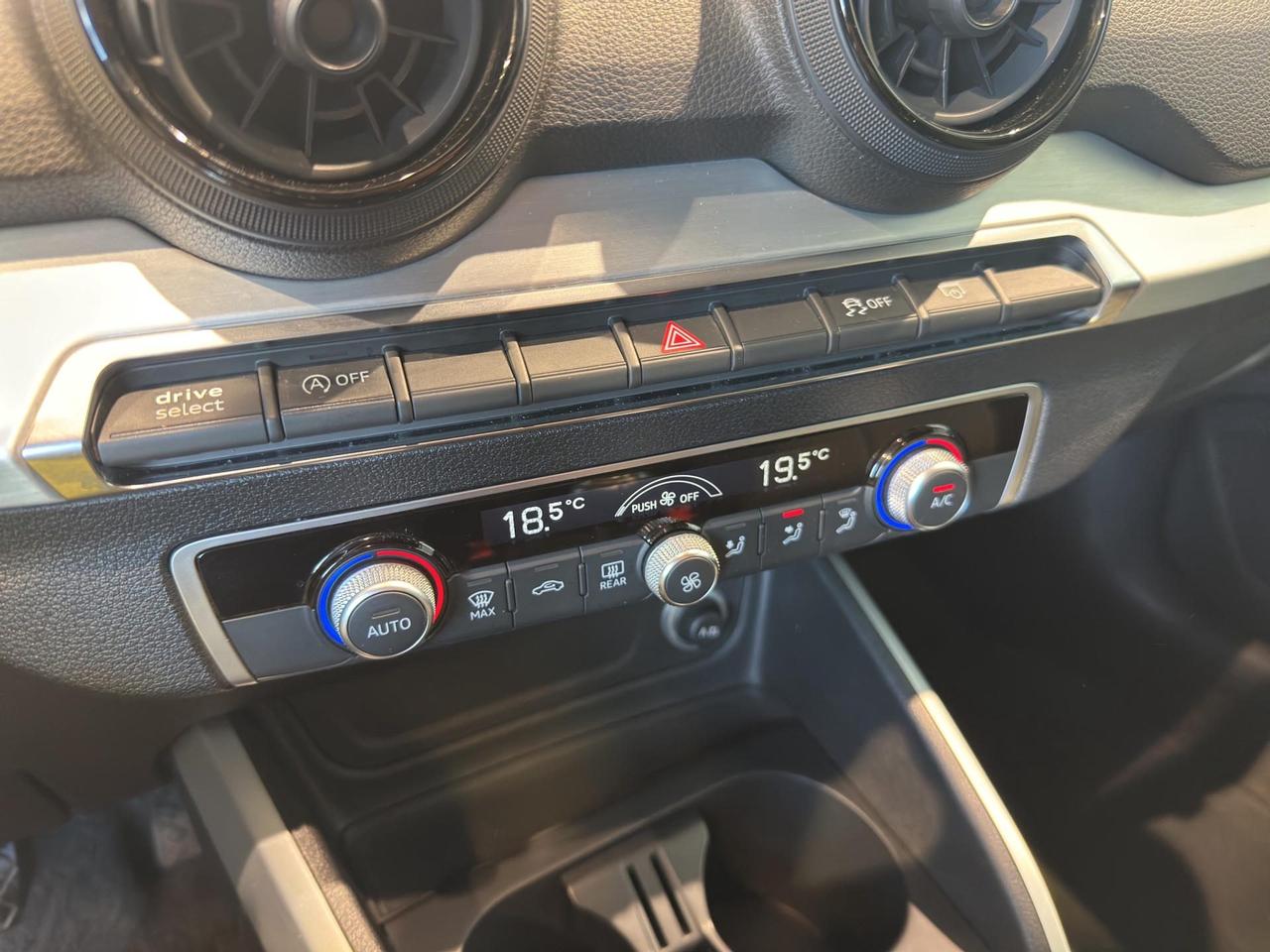 Audi Q2 30 1.6 tdi Business design my19