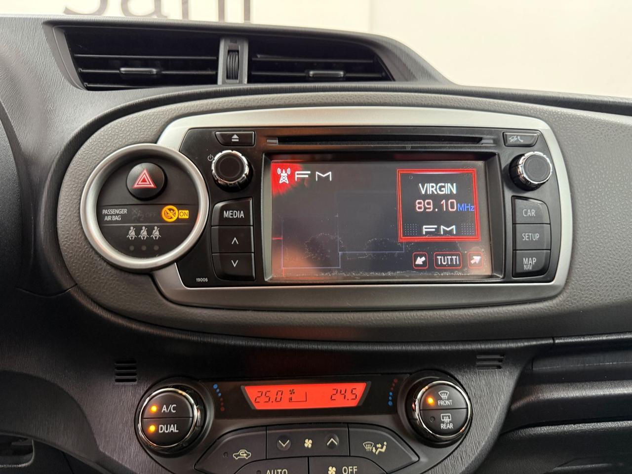 TOYOTA Yaris III 2011 Yaris 5p 1.0 Lounge