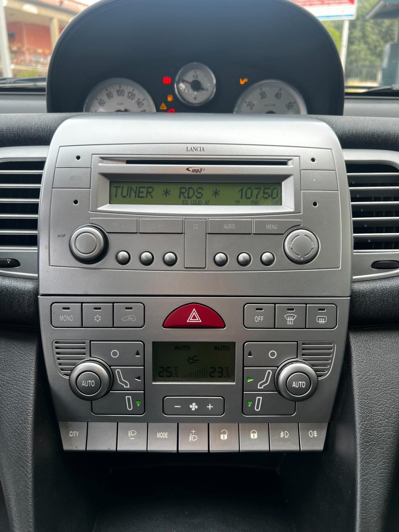 Lancia Ypsilon 1.2 69 CV Unyca