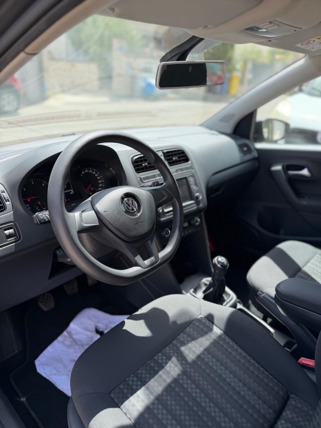 Volkswagen Polo TDI 1.4 75 cv-2016/NAVI/CLIMA