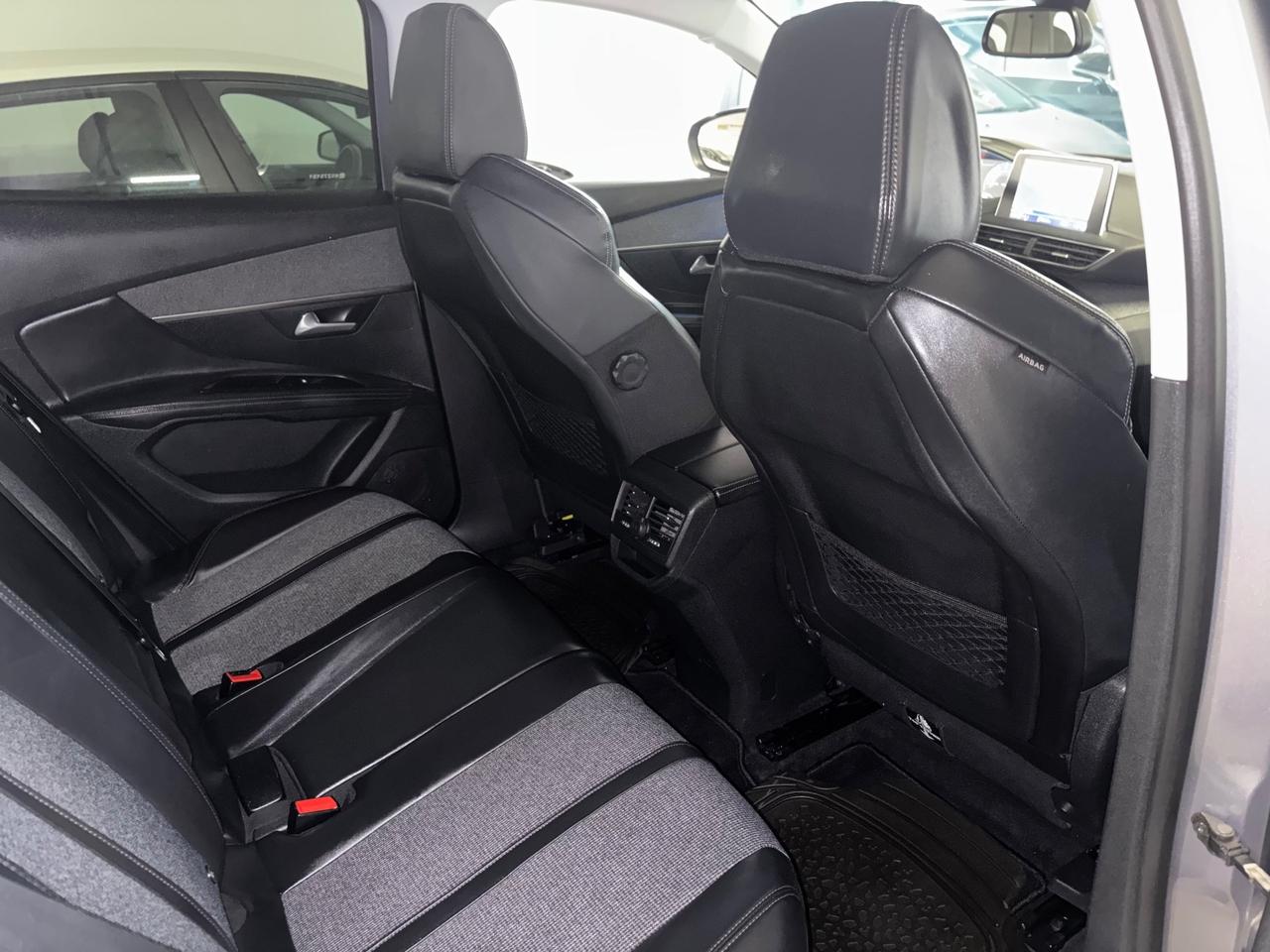 Peugeot 3008 1.2 BENZINA S&S Allure