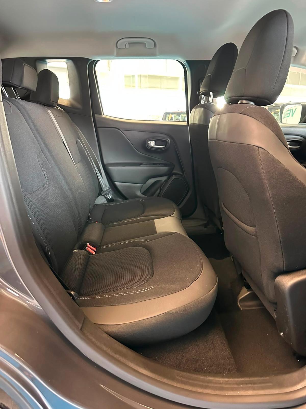 Jeep Renegade 1.5 Turbo T4 MHEV Summit