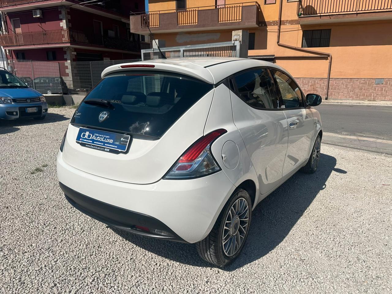 Lancia Ypsilon 1.2 69 CV 5 porte S&S Platinum
