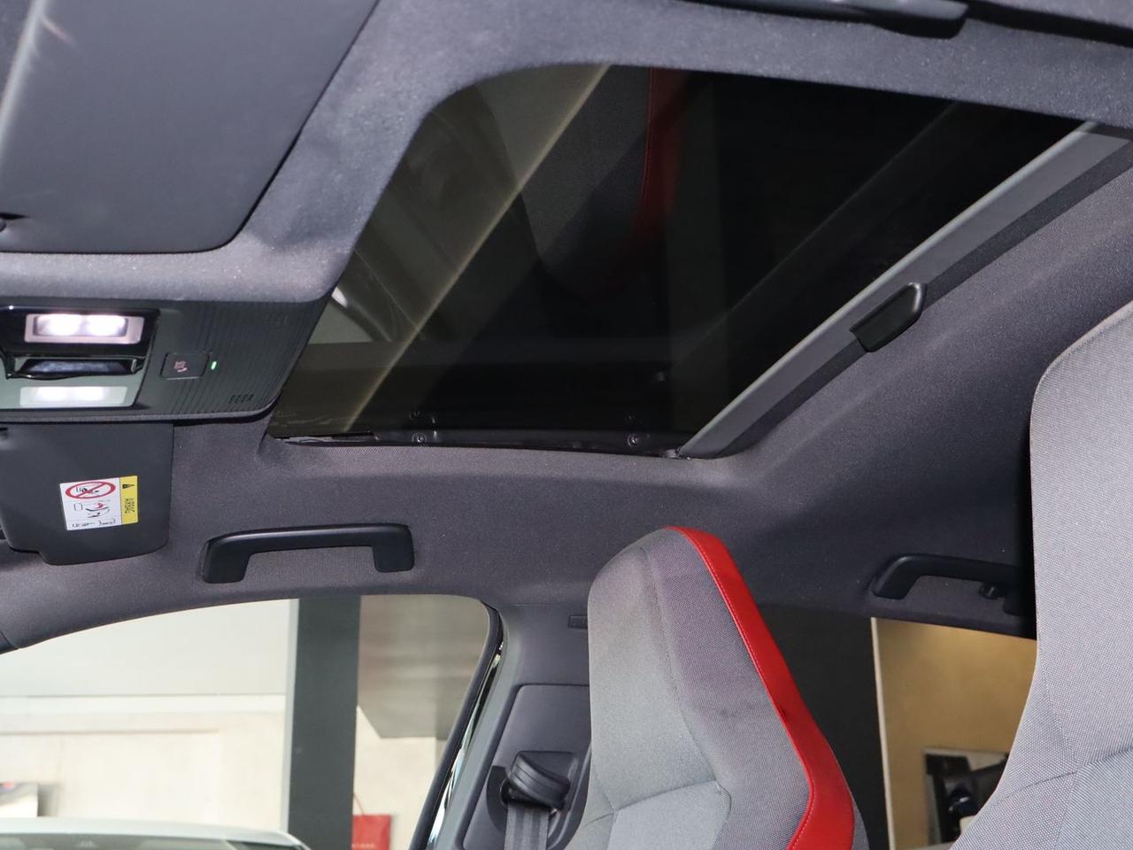 Volkswagen Golf GTI Ultimate 2.0 TSI GTI #10150