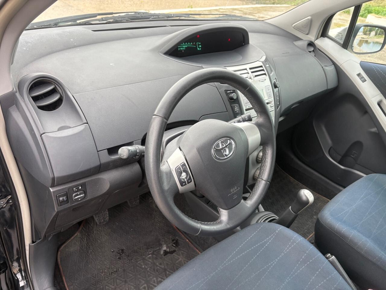 Toyota Yaris 1.0 5 porte