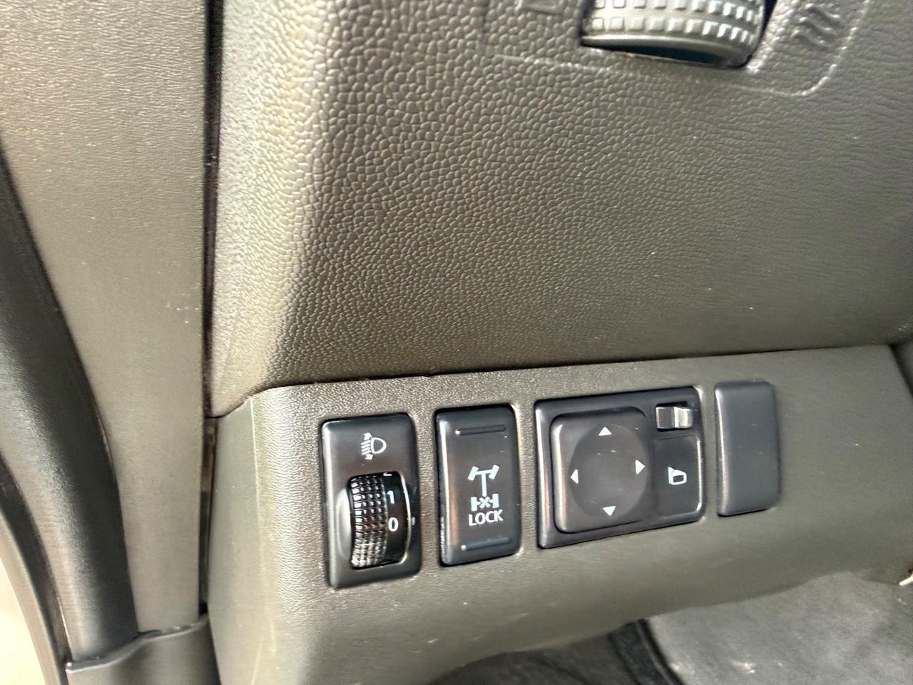 Nissan Navara 2.5 dCi 4 porte Double Cab WoRK
