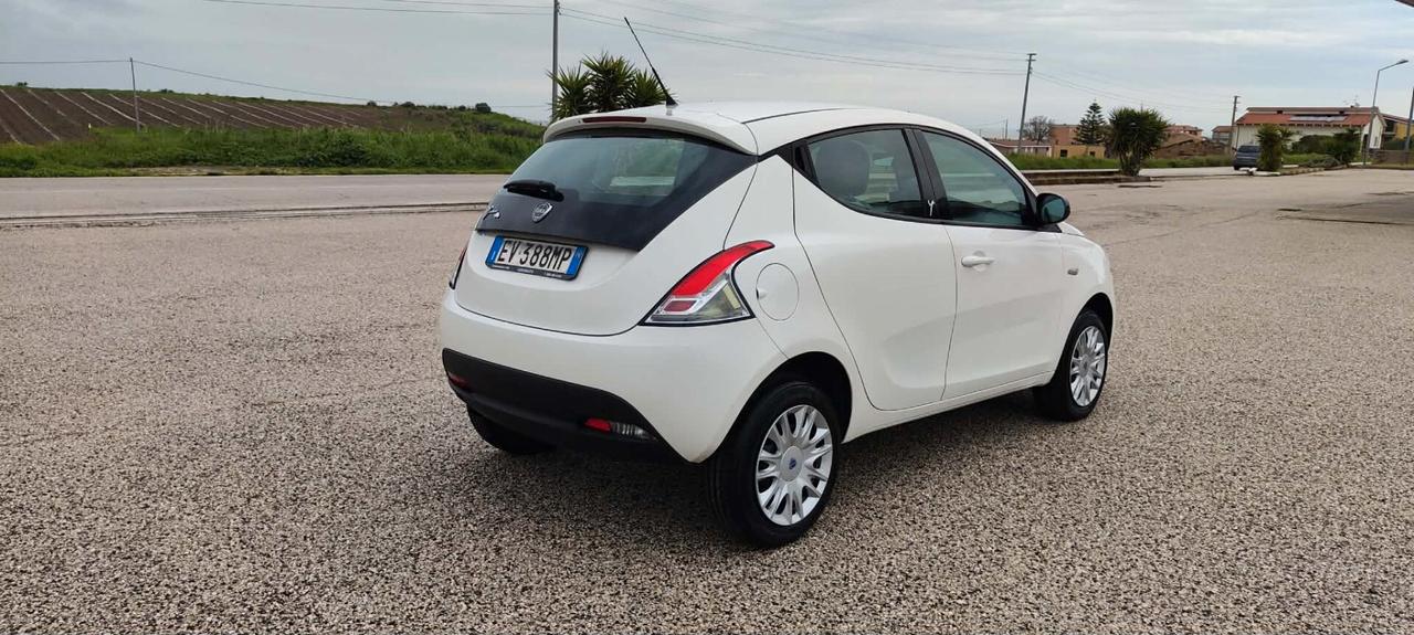 Lancia Ypsilon 0.9 TwinAir 85 CV 5 porte Metano Ecochic Gold