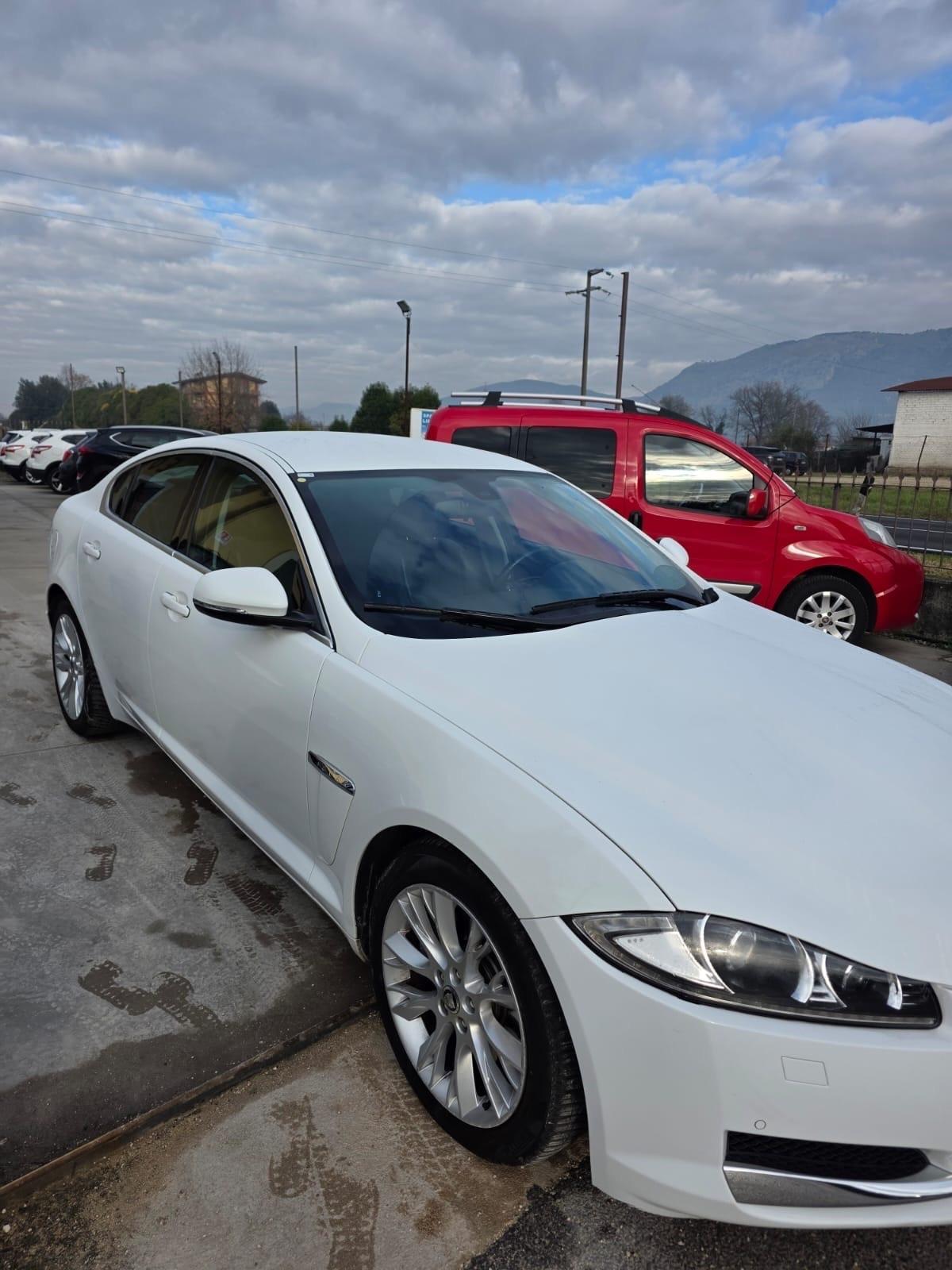 Jaguar XF 2.2 D 190 CV km 119 mila pari al nuovo