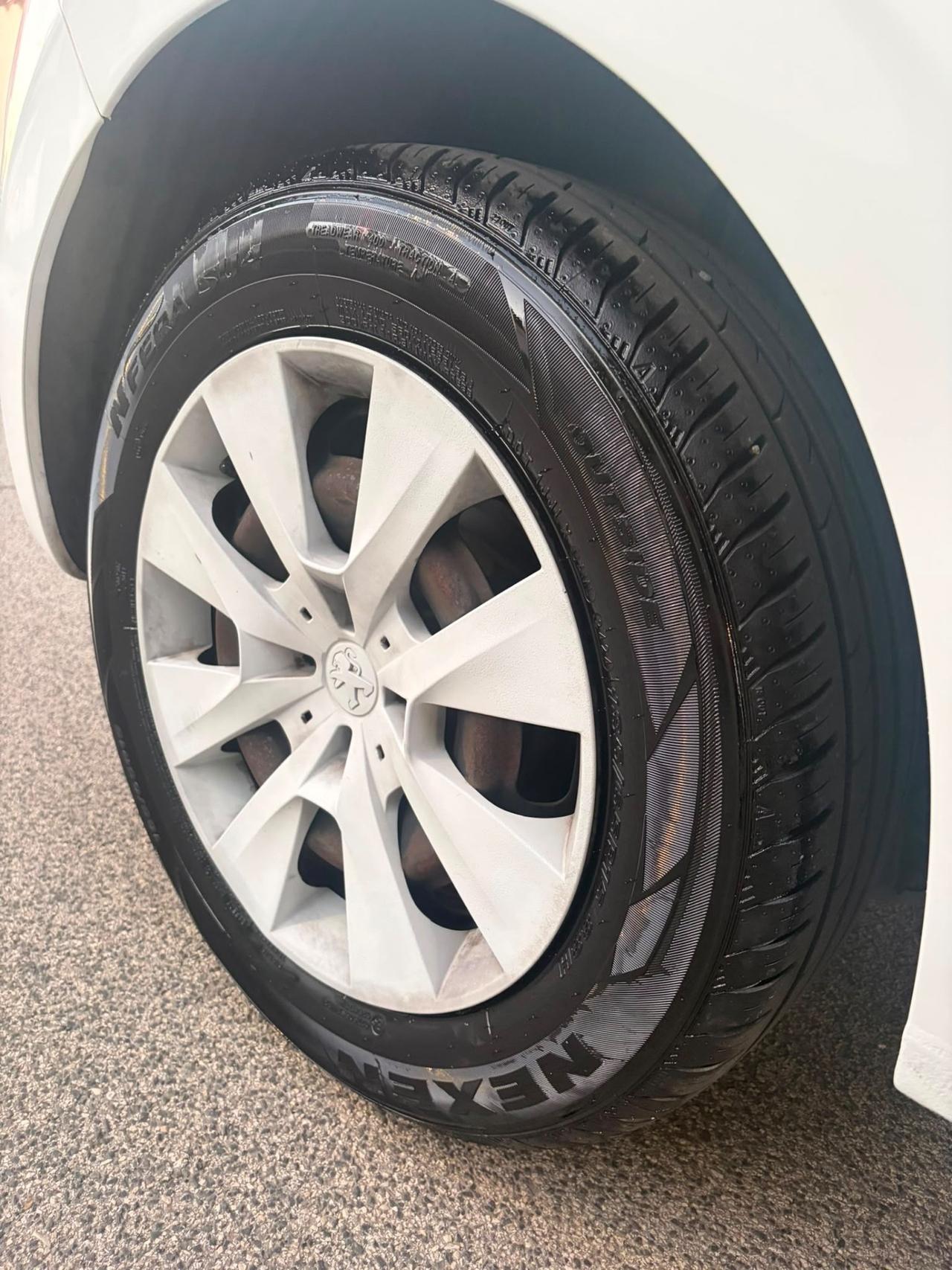 Peugeot 208 1.4 HDi 68 CV 5 porte Allure
