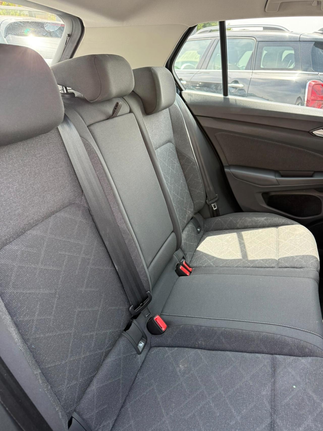 Volkswagen Golf 2.0 TDI 115 CV SCR Life 02/2024