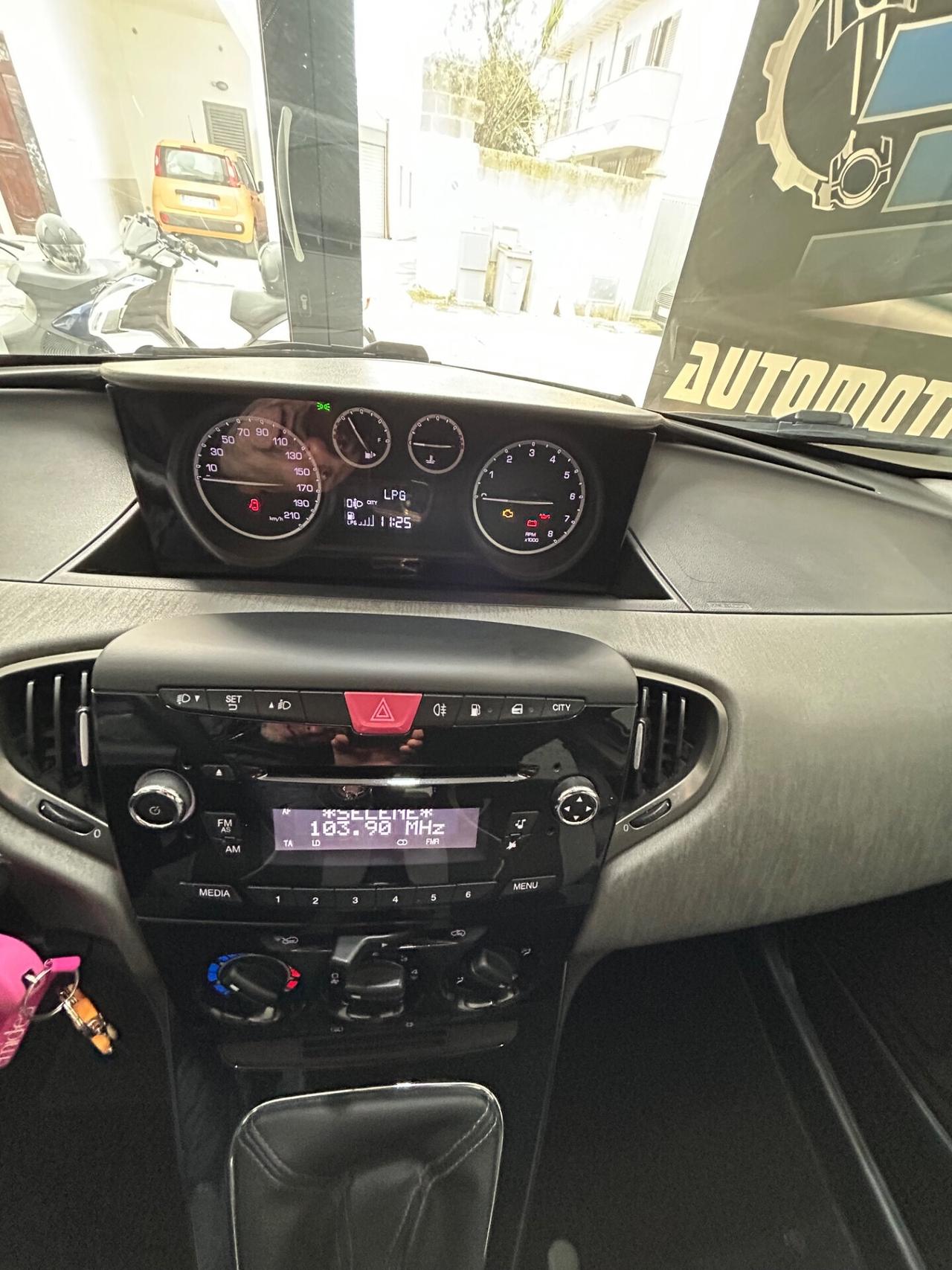 Lancia Ypsilon 1.2 69 CV 5 porte GPL Ecochic Gold