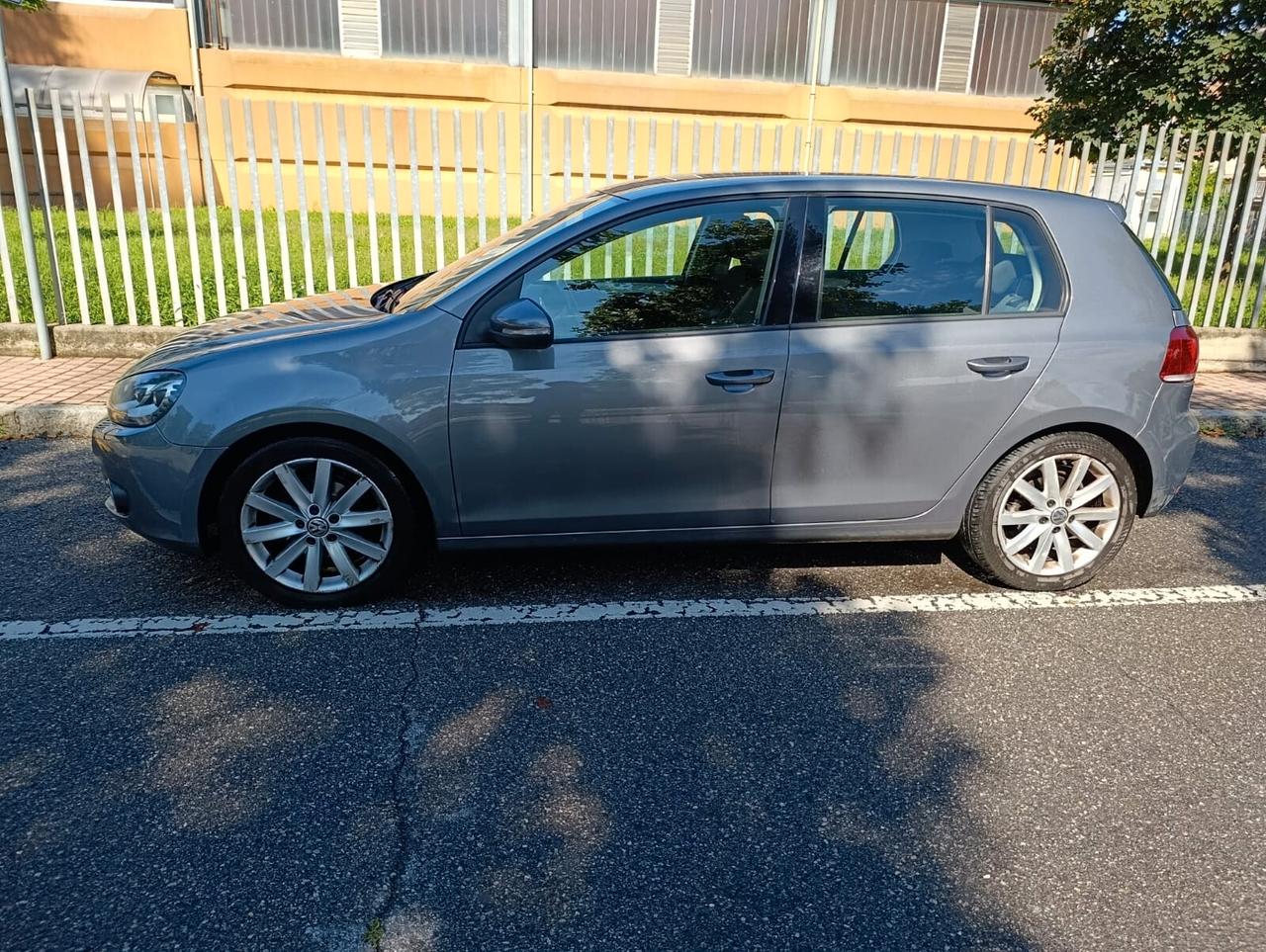 Volkswagen Golf 1.6 TDI DPF 5p. Highline - NEOPATENTATI