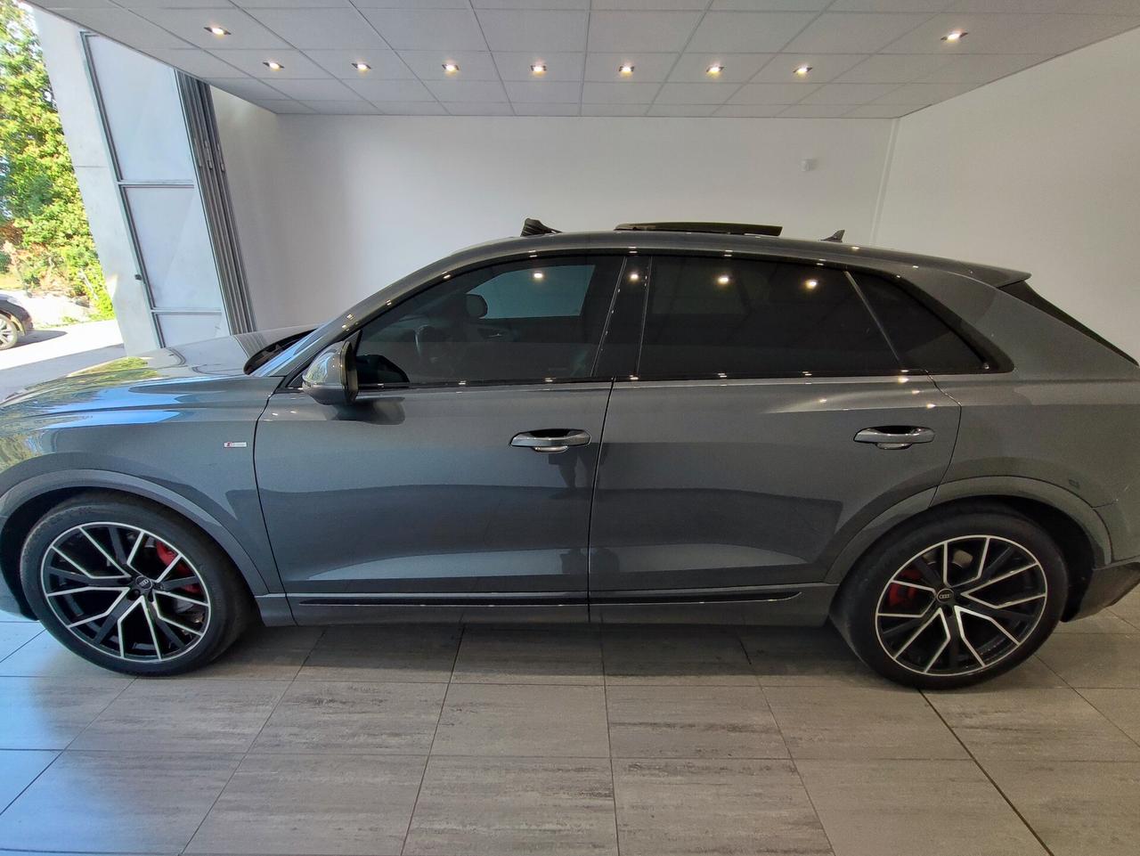 Audi Q8 55 TFSI e quattro tiptronic Sport