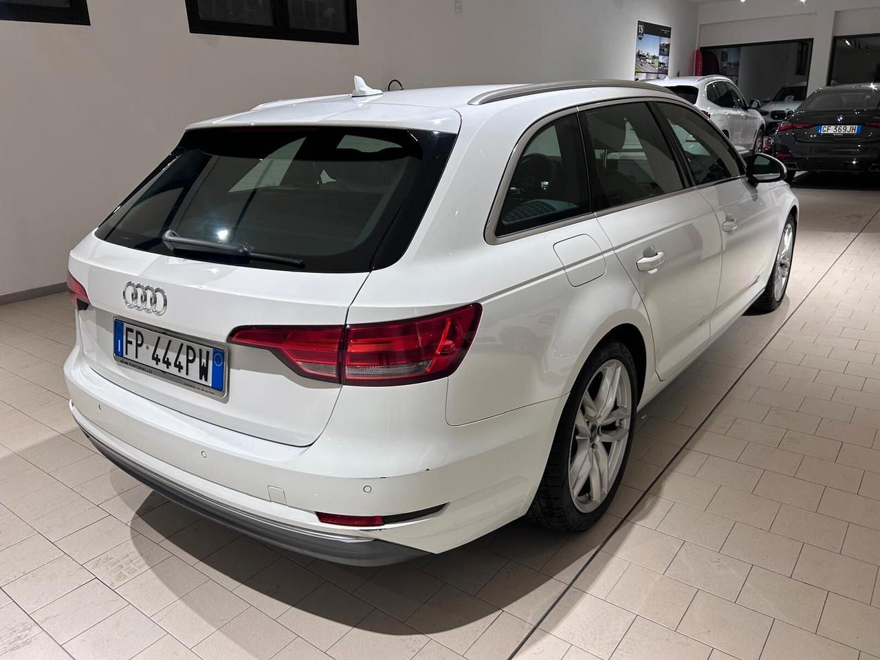 Audi A4 Avant 2.0 TDI 122 CV S tronic S line edition