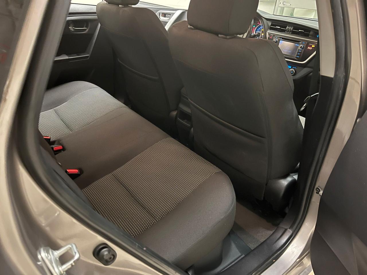 Toyota Auris 1.8 Hybrid Lounge