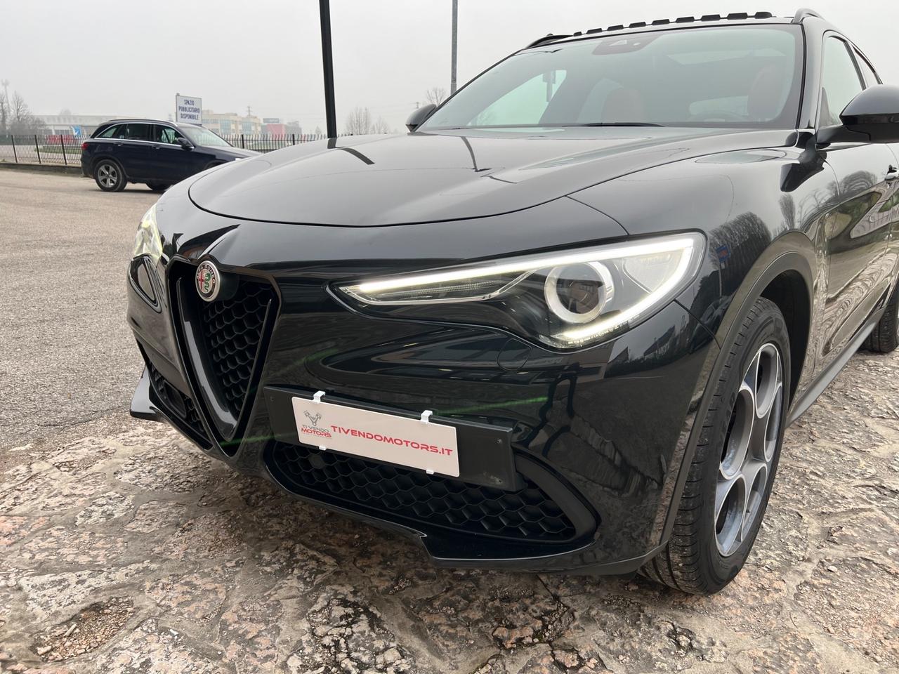 Alfa Romeo Stelvio 2.2 Turbodiesel 160 CV AT8 RWD Tetto Apribile, Pelle rossa Sport-Tech