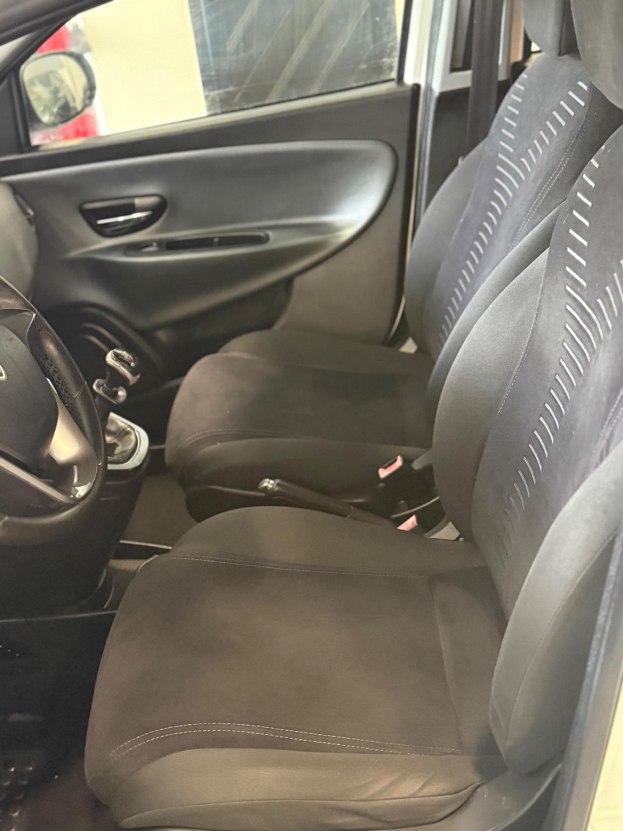 Lancia Ypsilon 1.2 69 CV 5 porte S&S Silver