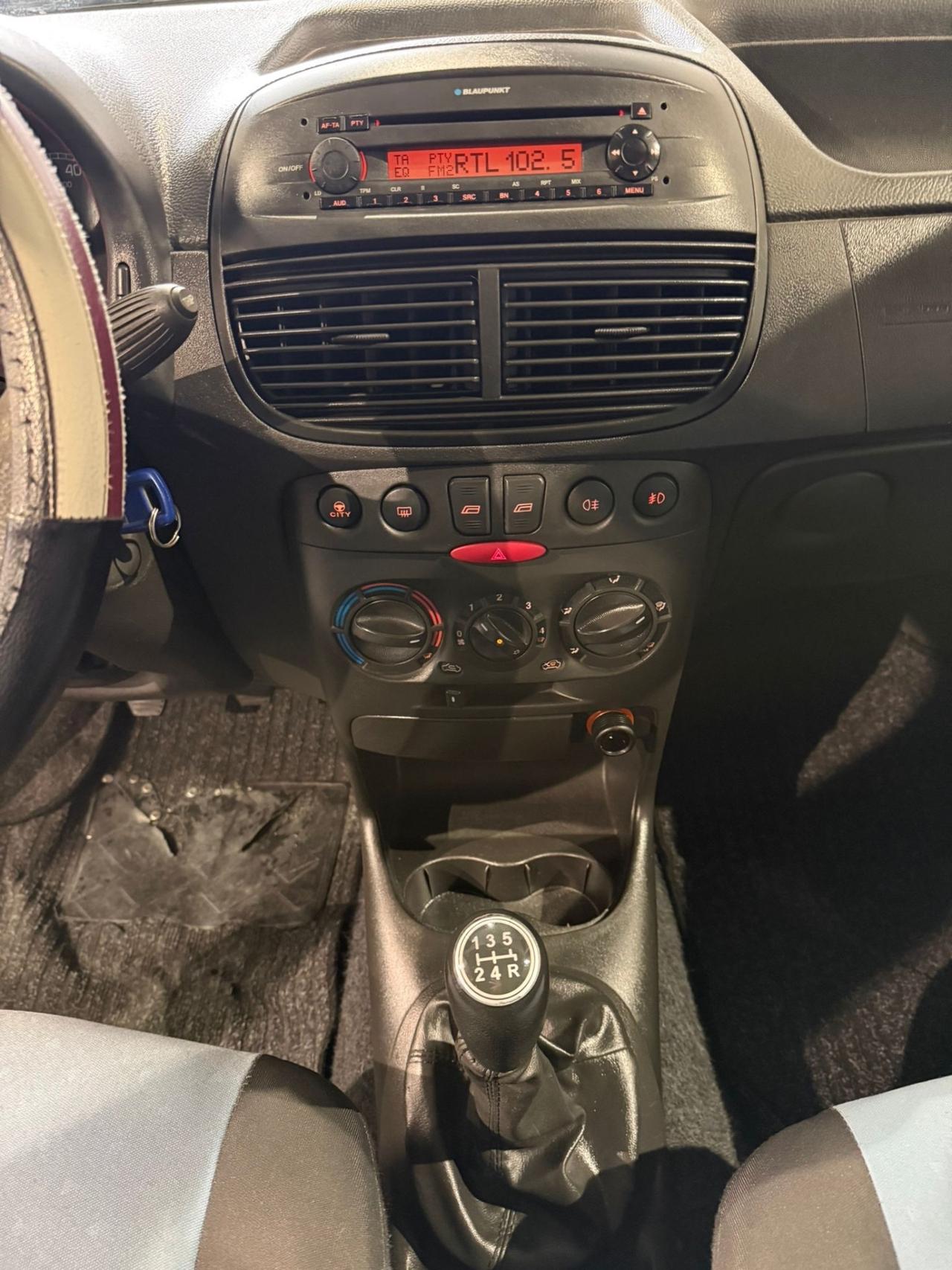 Fiat Punto 1.3 MJT-NEOPATENTATI-UNICO PROPRIETARIO