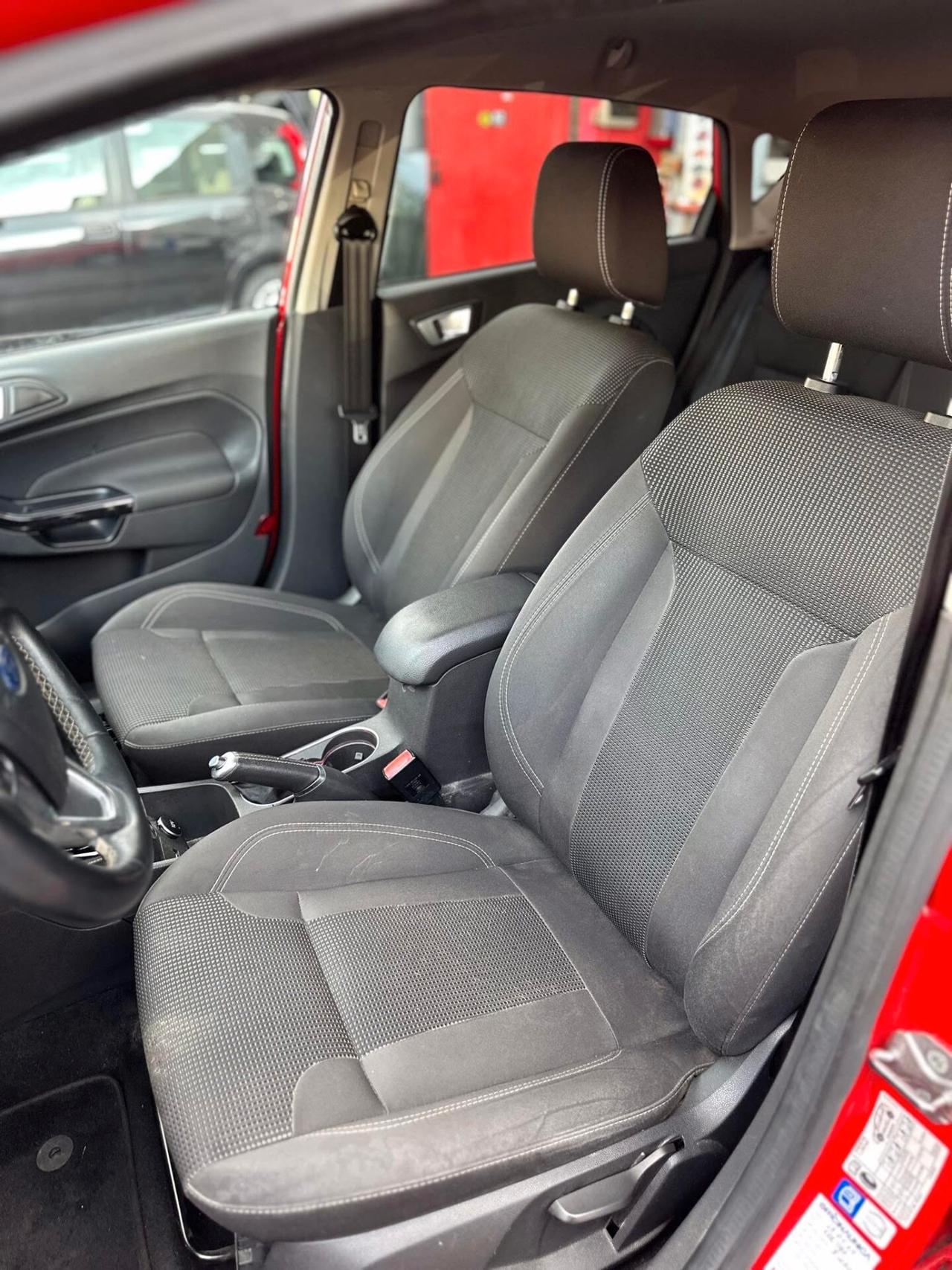 Ford Fiesta 1.4 5 porte Bz.- GPL Black & White Edition NEOPATENTATI