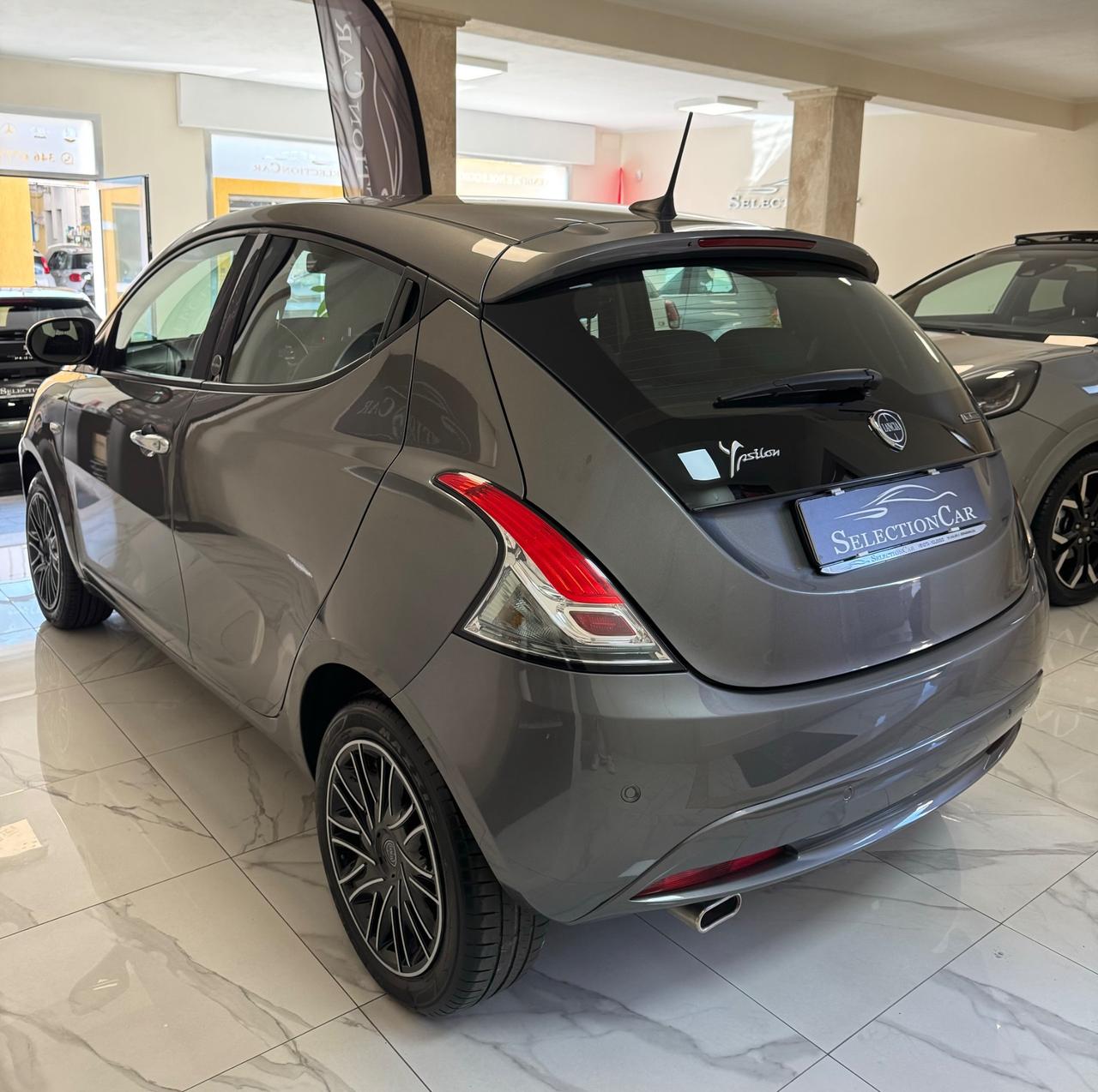 Lancia Ypsilon 1.0 FireFly 5 porte S&S Hybrid Ecochic Gold