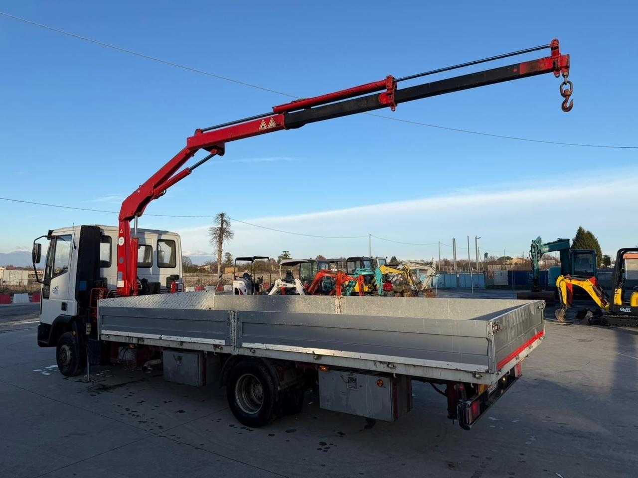 Iveco 75E14 con gru - cassone 5.70m