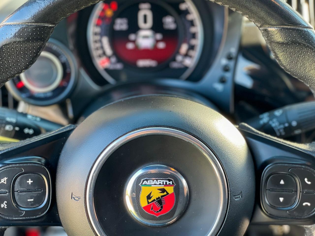 Abarth 595 1.4 Turbo T-Jet 165 CV Scorpioneoro