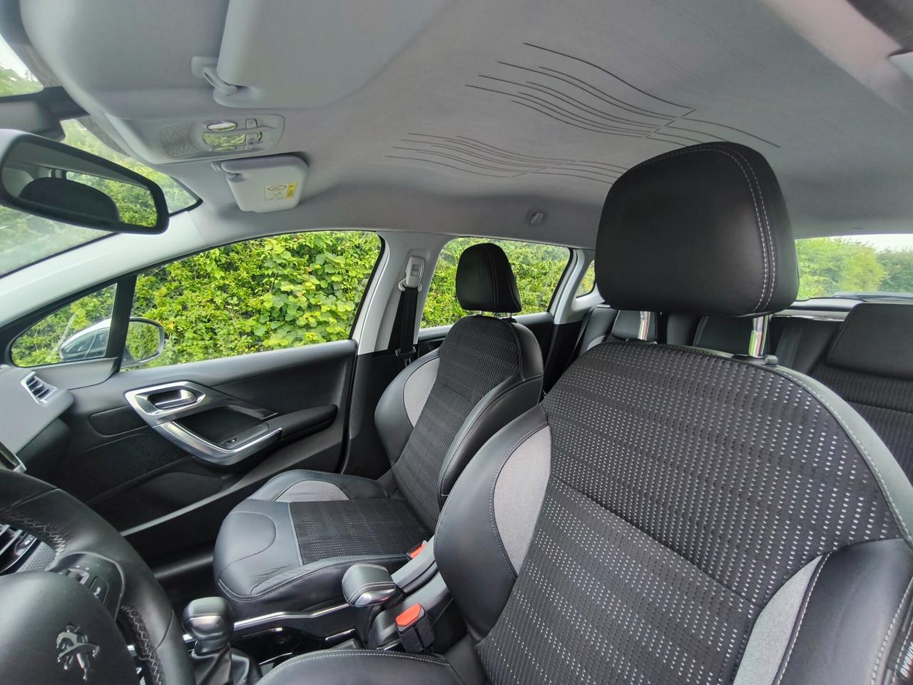 PEUGEOT 2008 1,6 BENZINA VTI-ALLURE