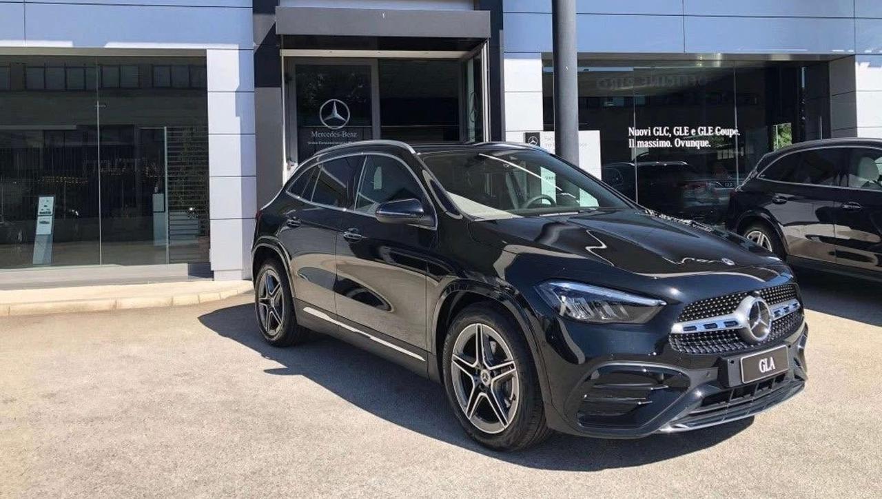 Mercedes-benz GLA 180 GLA 180 D AMG AUTOMATICO AUTO A NOLEGGIO