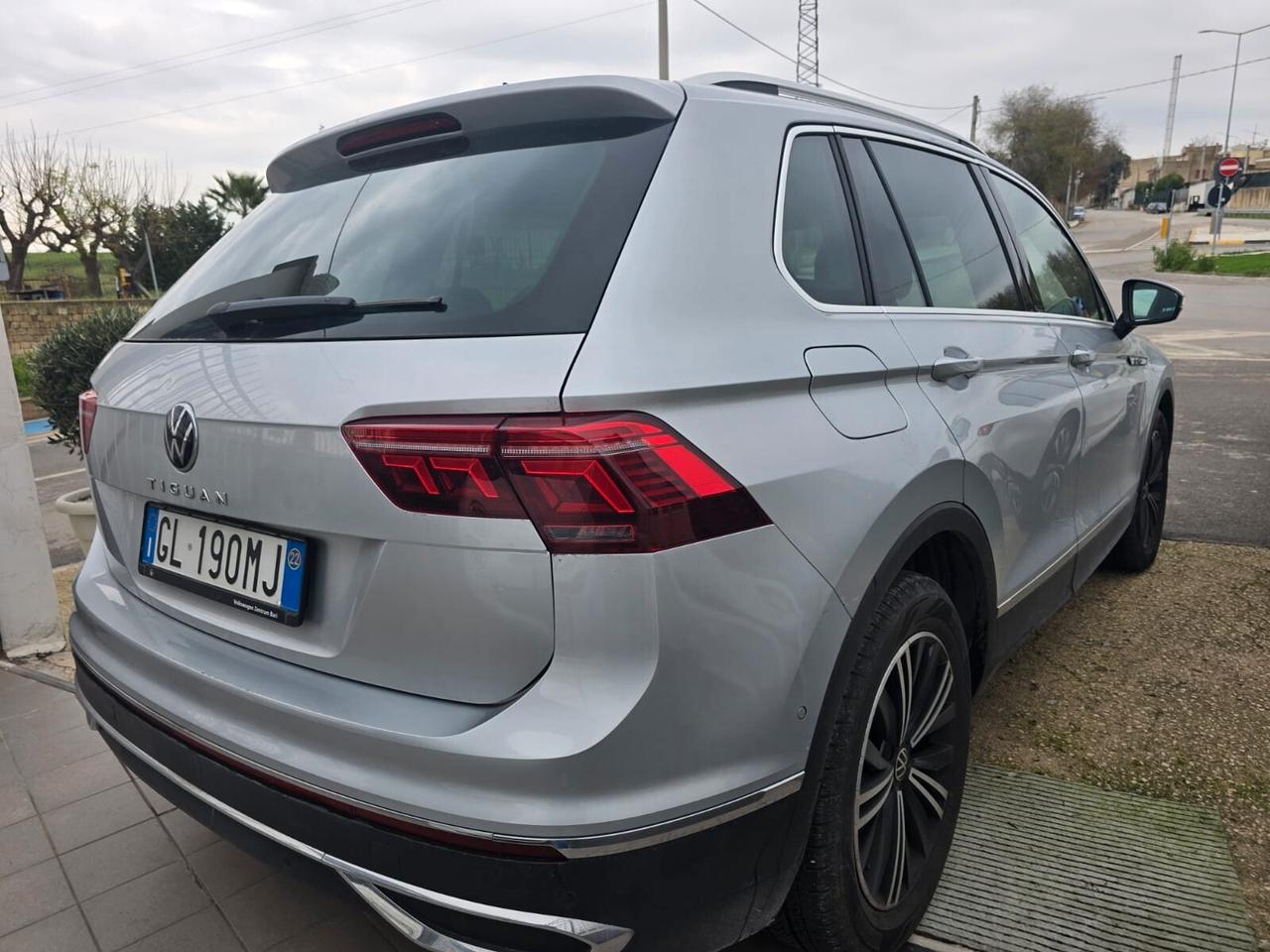 Volkswagen Tiguan 2.0 TDI 150 CV SCR DSG R-Line