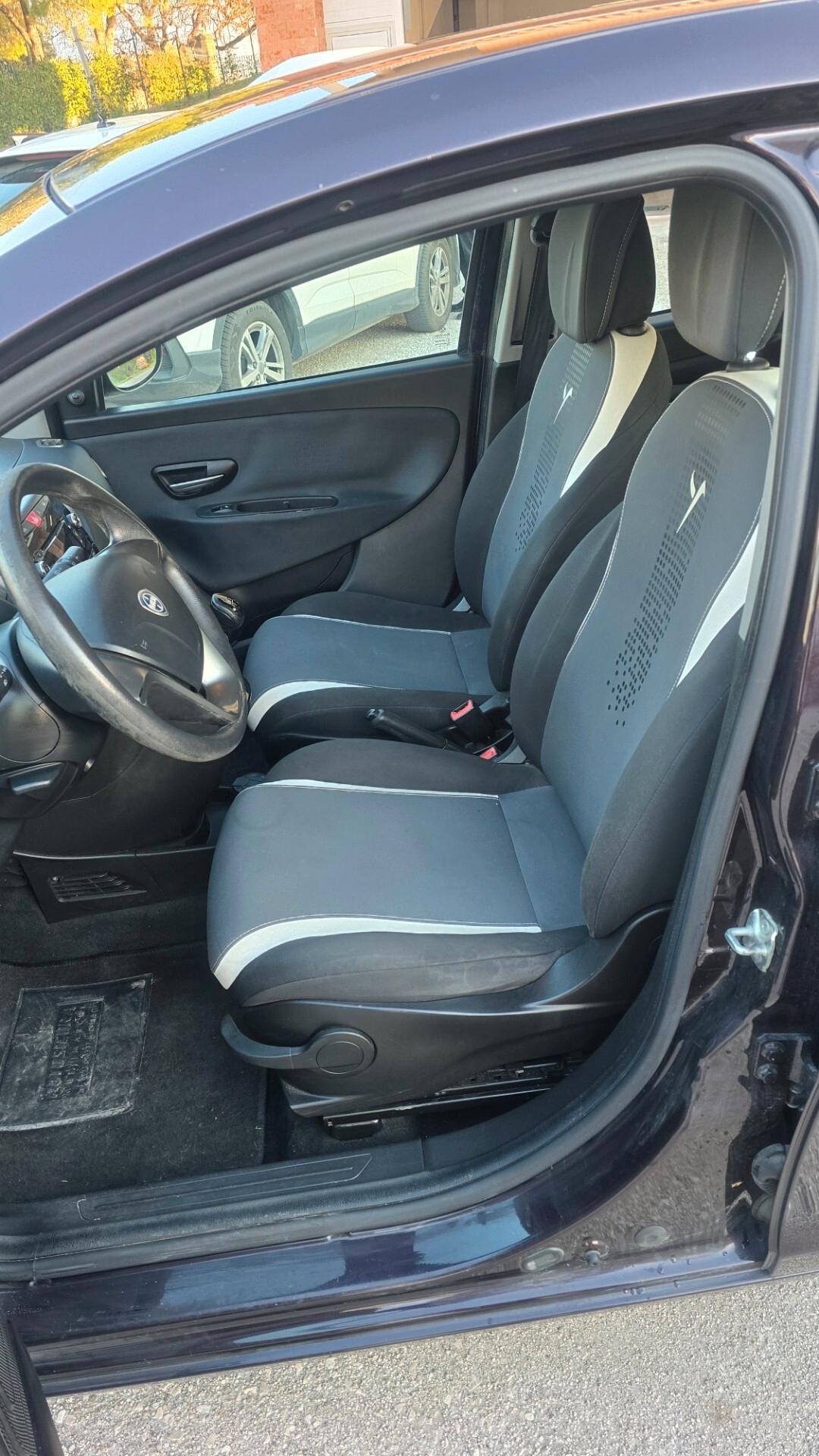 Lancia Ypsilon 1.2 69 CV 5 porte S&S Silver