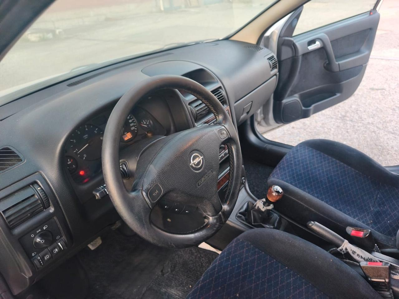 Opel Astra 2002----1.2 Benzina
