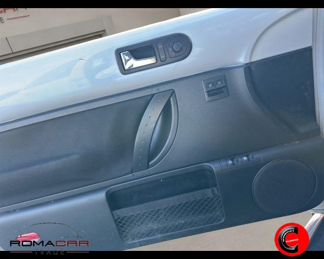 VOLKSWAGEN New Beetle 1.6