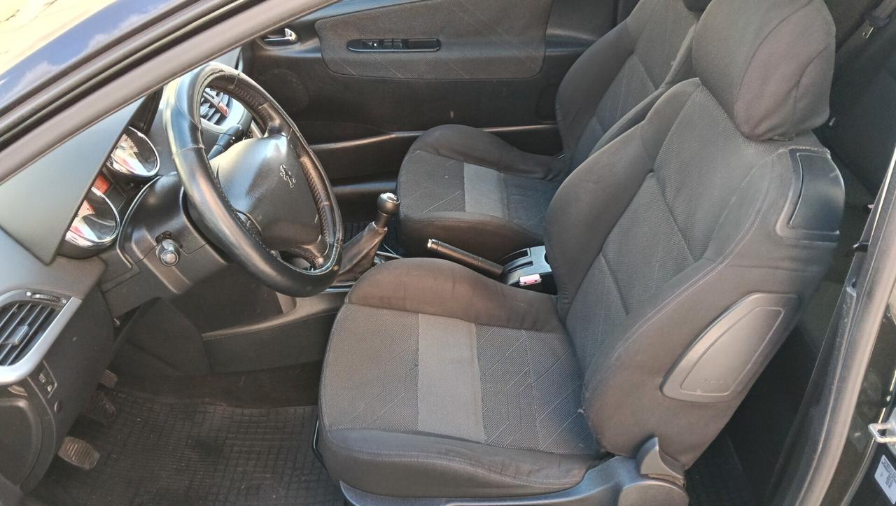 PEUGEOT 207 1.4 BENZ-2007