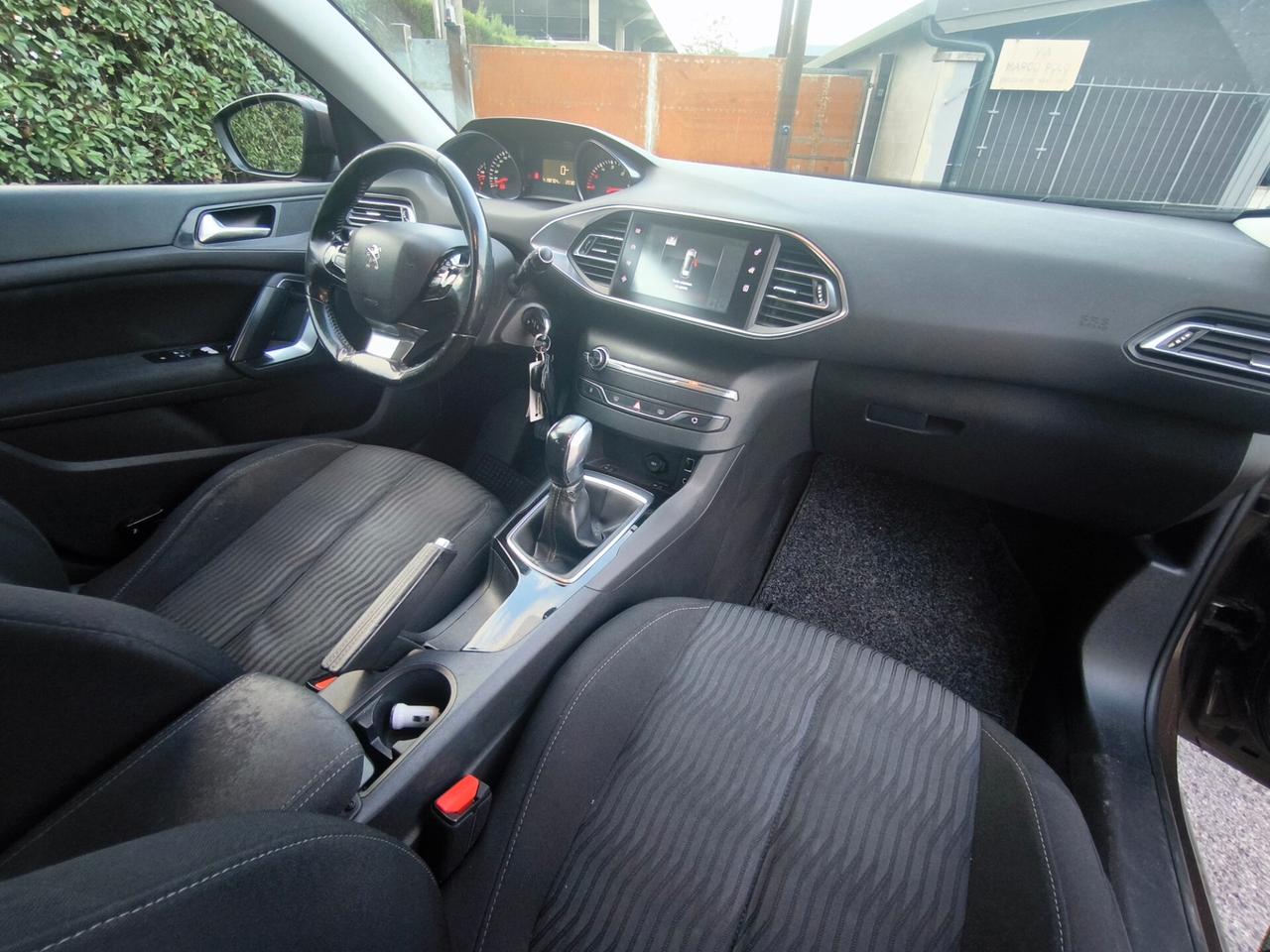 PEUGEOT 308 1,6 HDI ALLURE- 2015 – OK NEOPATENTATI