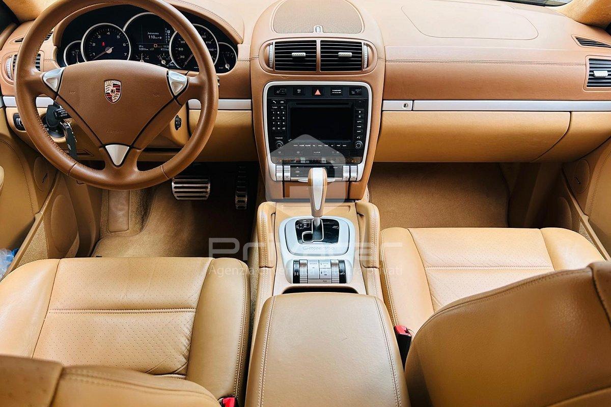 PORSCHE Cayenne 4.8 Turbo