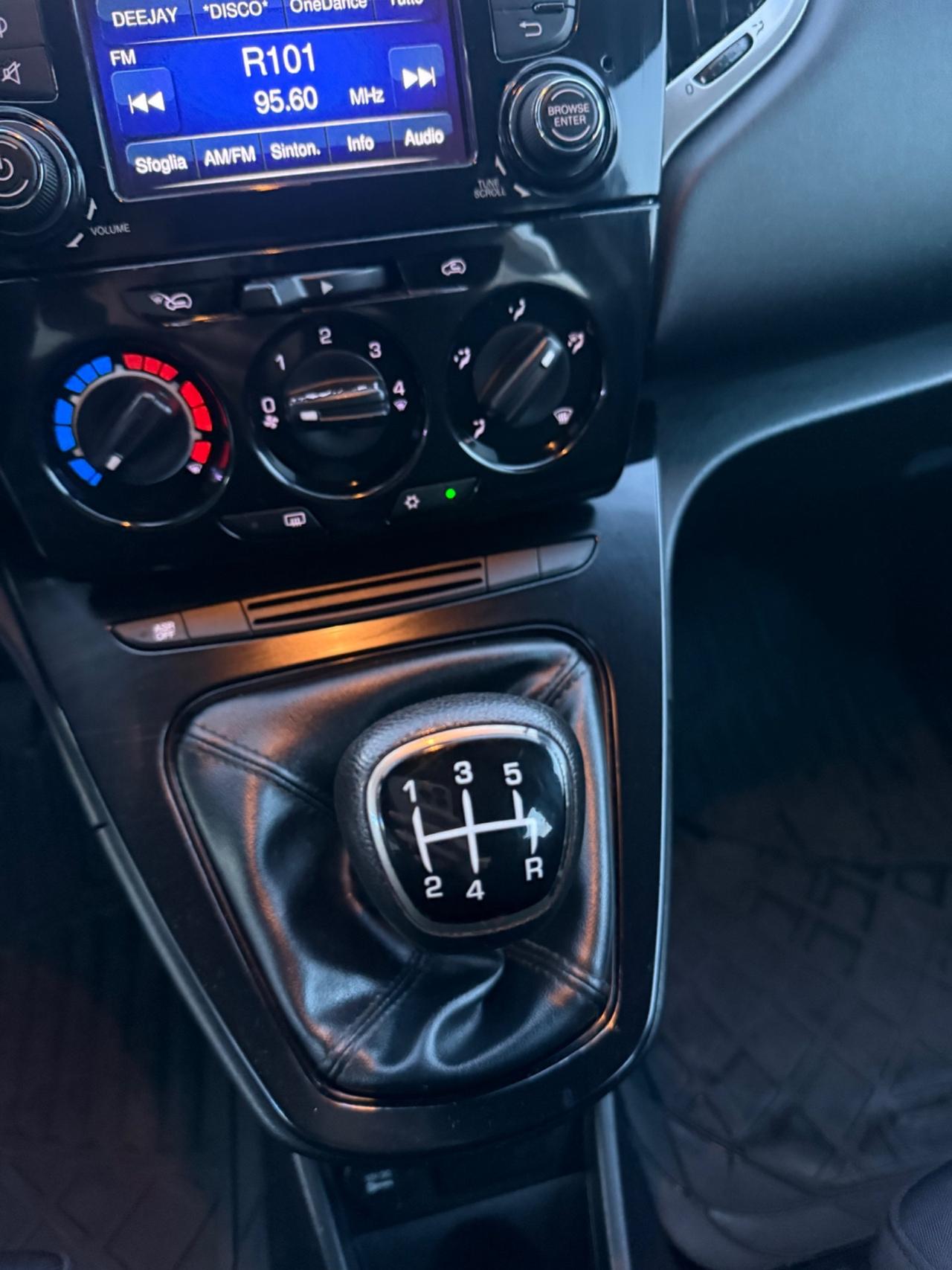 Lancia Ypsilon 1.2 69 CV 5 porte S&S Platinum