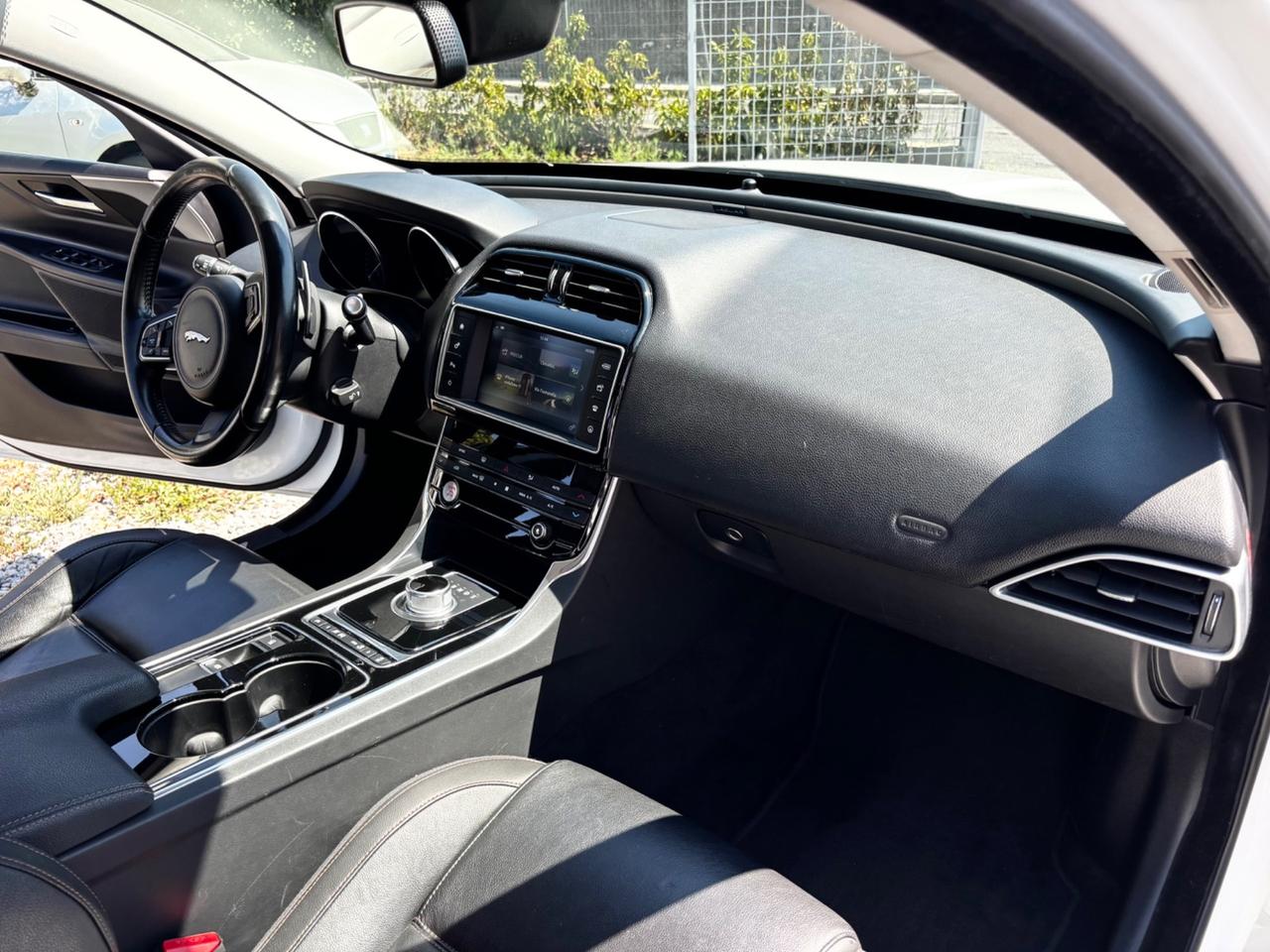 Jaguar XE 2.0 D Turbo aut. Portfolio