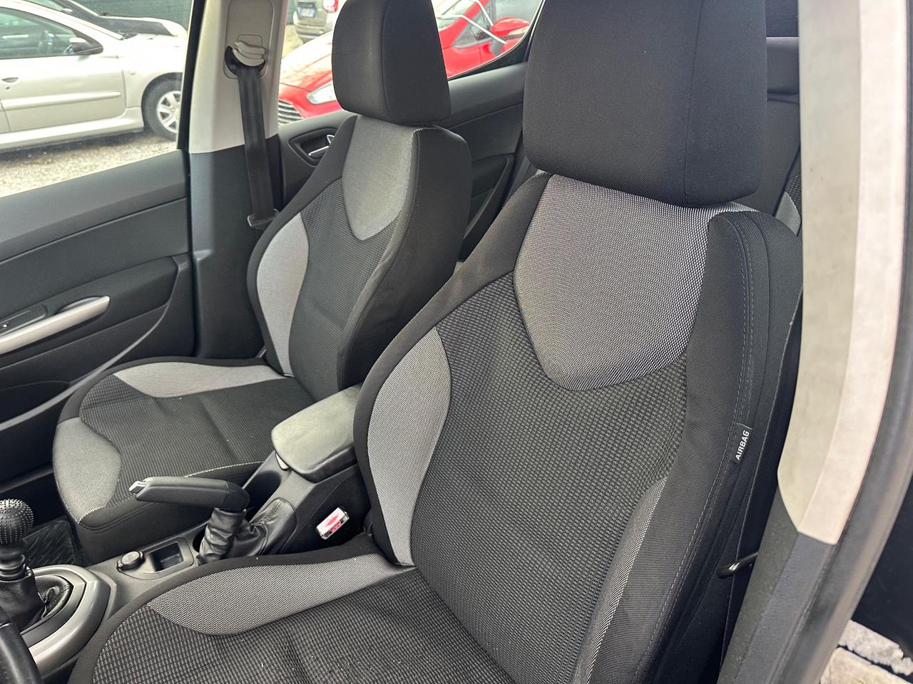 Peugeot 308 1.6 8V e-HDi 112CV Stop&Start 5p. Business