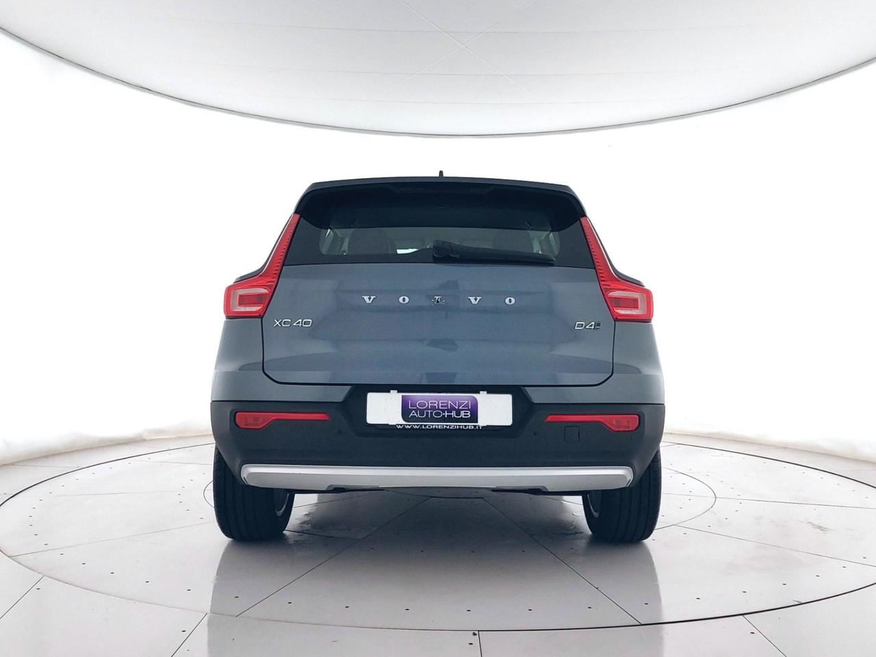 VOLVO XC40 2.0 d4 Momentum awd geartronic PELLE+LED+C19"