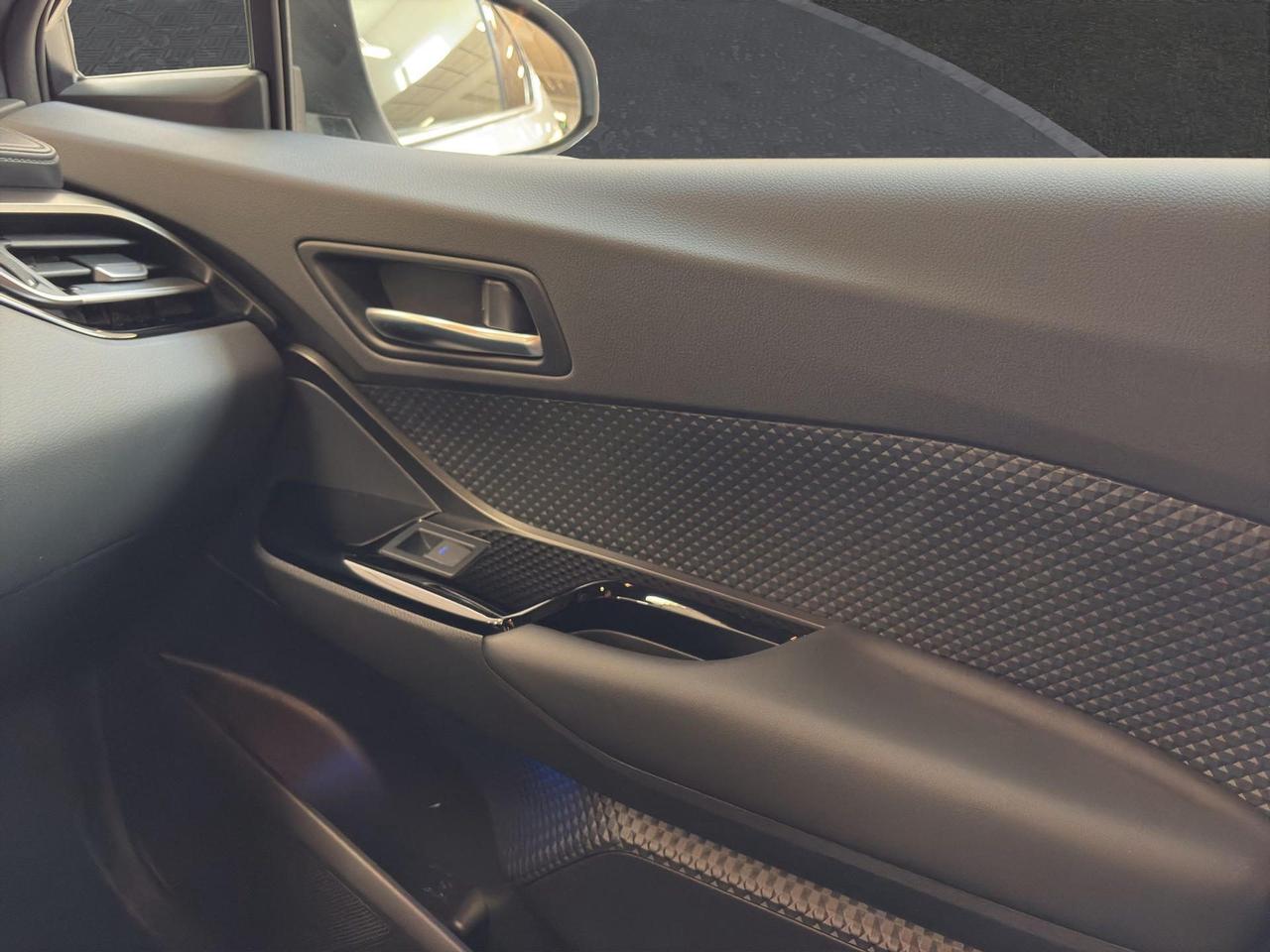 Toyota C-HR 2.0h More Business e-cvt