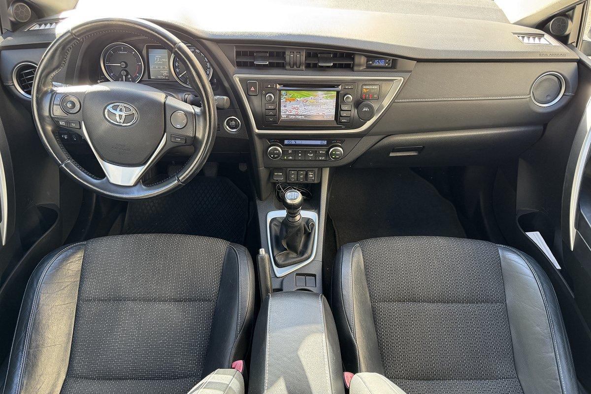 TOYOTA Auris Touring Sports 1.4 D-4D Lounge