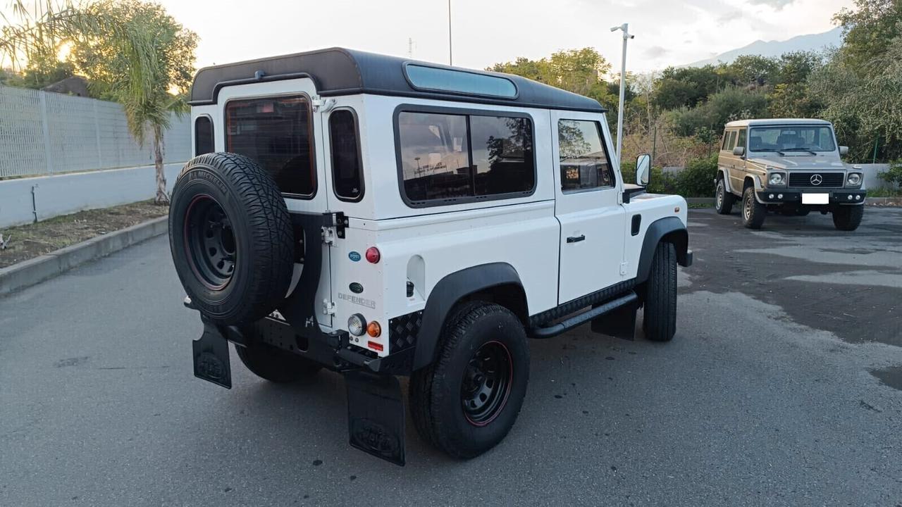 Land Rover Defender 90 2.2 TD4 Station Wagon N1