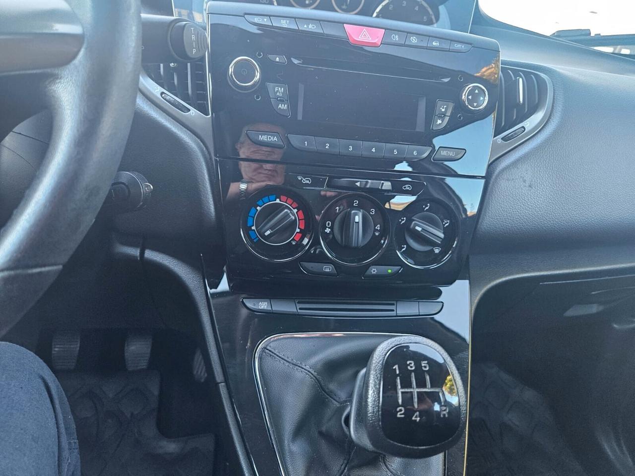 Lancia Ypsilon 1.2 Gold 2013