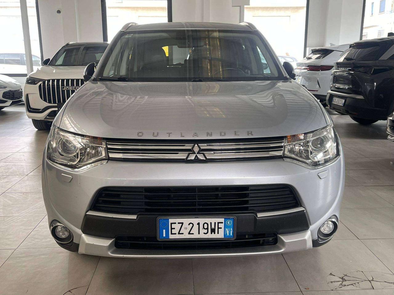 Mitsubishi Outlander plug in 2.0 204CV 4wd