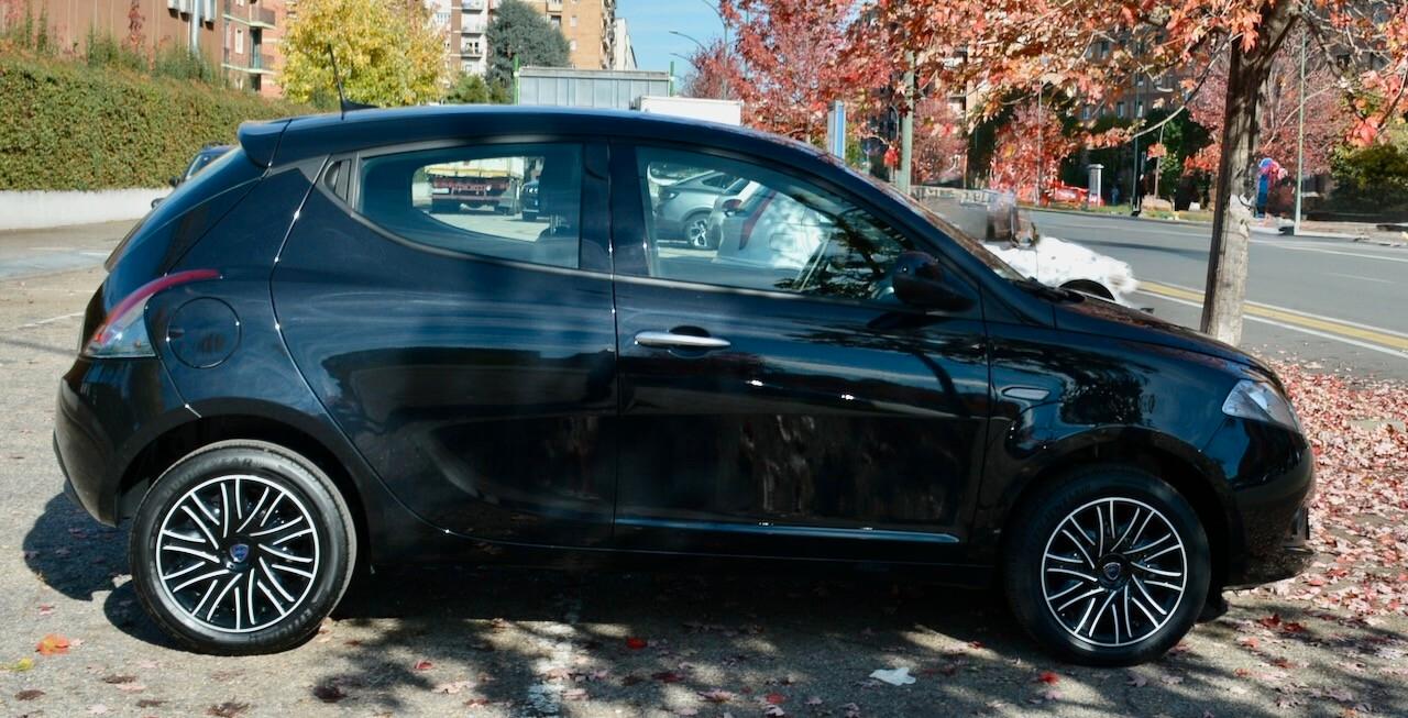 Lancia Ypsilon 1.0 FireFly 5 porte S&S Hybrid Gold