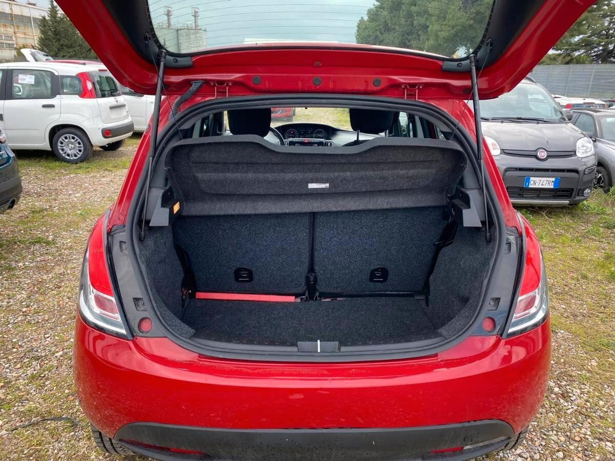 Lancia Ypsilon 1.0 FireFly 5 porte S&S Hybrid Silver