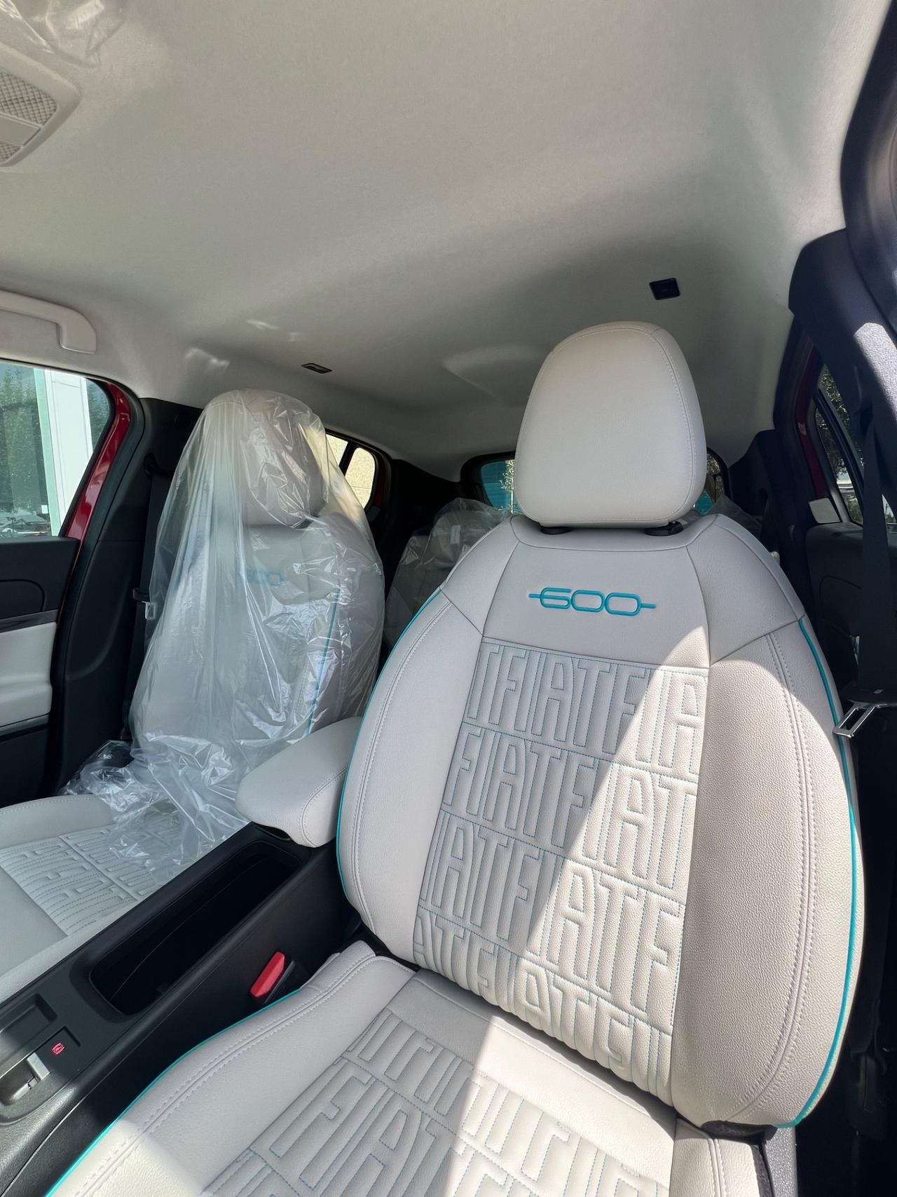 FIAT 600 1.2 hybrid La Prima 110cv - possibilità noleggio no scoring