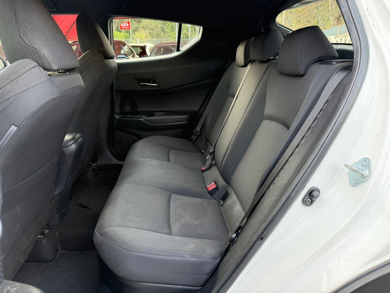 Toyota C-HR 1.8 Hybrid E-CVT Business