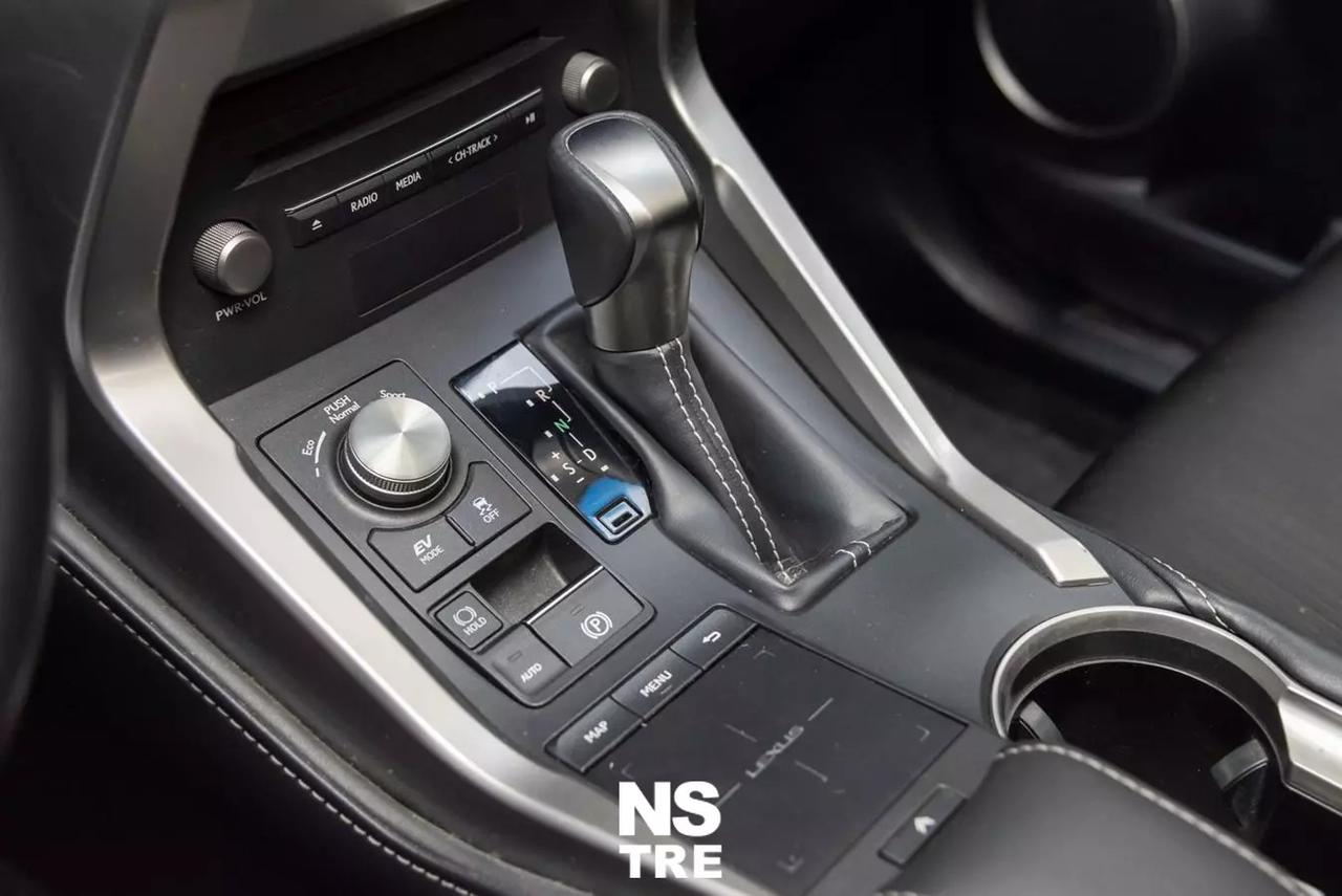 Lexus NX 300h 2.5 Hybrid Business CVT