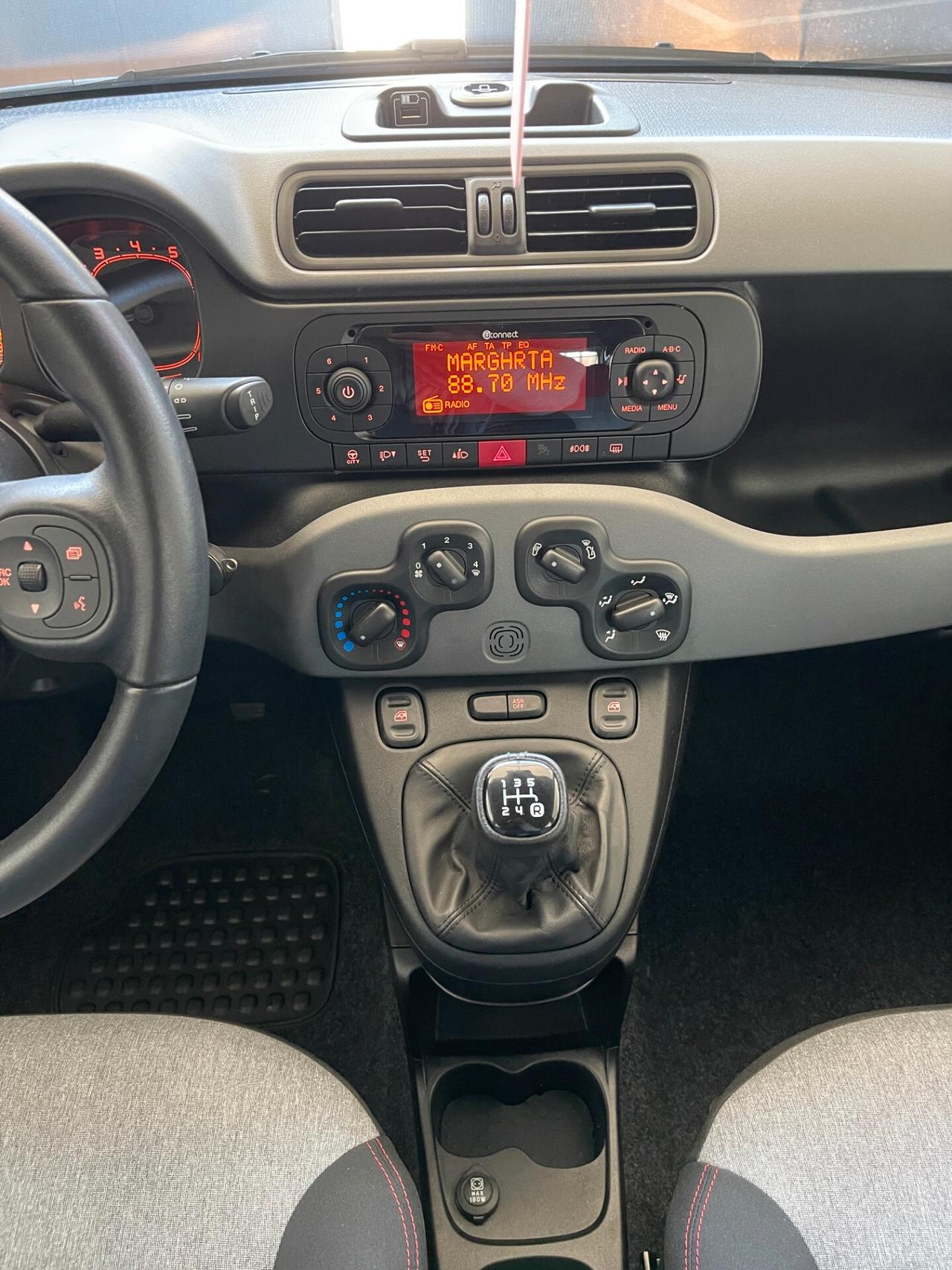Fiat Panda 1.2 Lounge 5 Posti – Benzina – 16.763 Km – Garanzia 12 Mesi